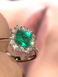 Anello con Smeraldo Colombiano e diamanti