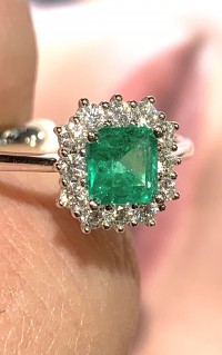 Anello con Smeraldo Colombiano e diamanti